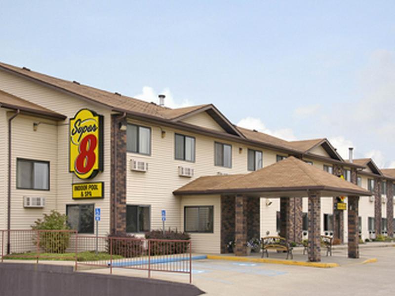 Super 8 By Wyndham Bloomington University Area Экстерьер фото
